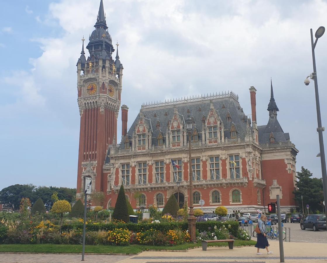 Maison A Deux Pas De L'Hotel De Ville Кале Экстерьер фото